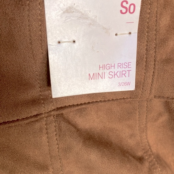 Juniors' SO® High-Rise Side Notch Mini Skirt in ELVN BROWN suede SIZE 3/26 NWT - Picture 5 of 11